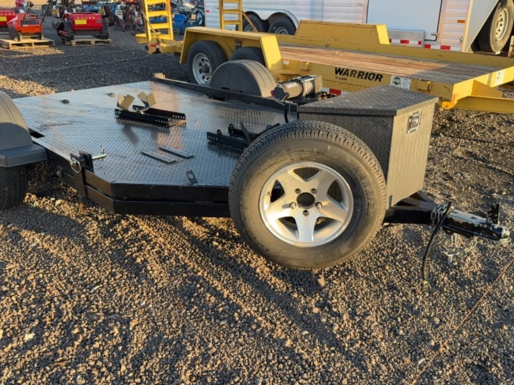 #3002-•-z-pro-6'-x-10'-kneeling-motorcycle-trailer-image-3