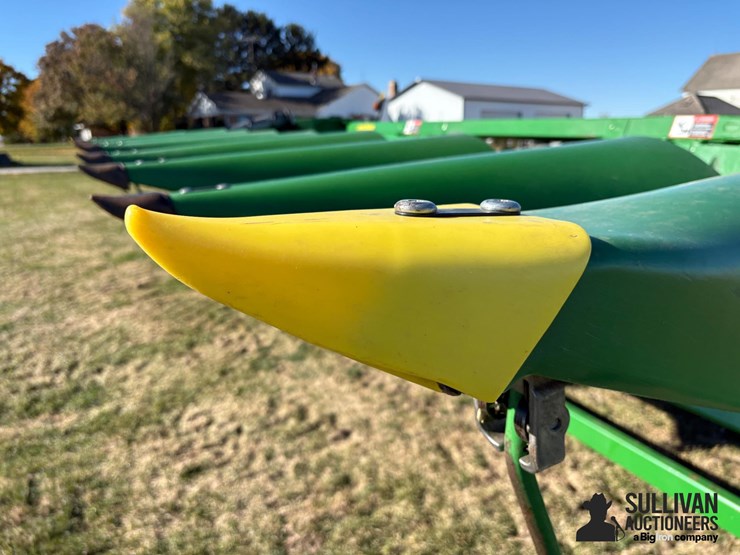 2022-john-deere-c8r-image-20