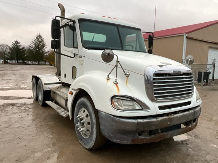 2006-freightliner-cl120-day-cab-image-6