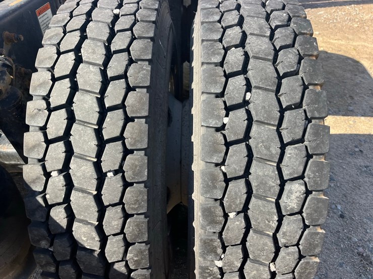 2007-freightliner-cloumbia-120,450-hp-mercedes,-10-speed,-good-rubber,-11r-22.5-tires-on-budd-wheels,-cold-ac,-clean-clean-truck,-779,000-miles,-image-11