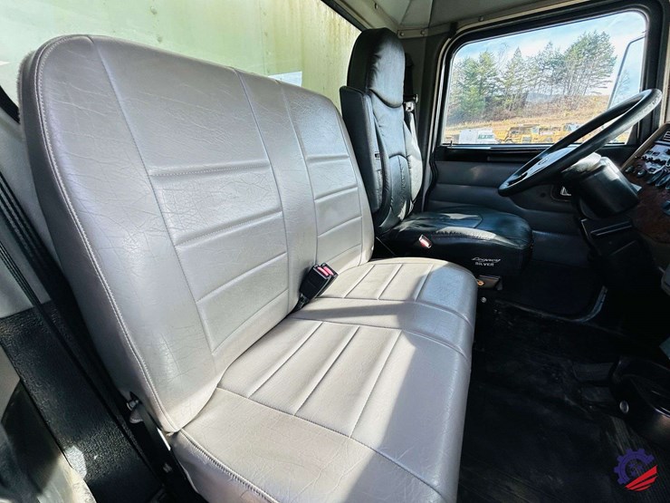 2007-peterbilt-340-image-184