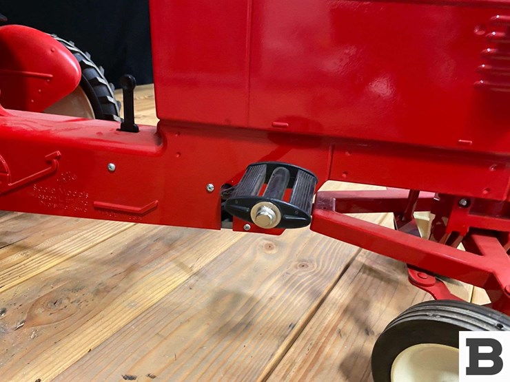 cockshutt-70-toy-pedal-tractor-image-6