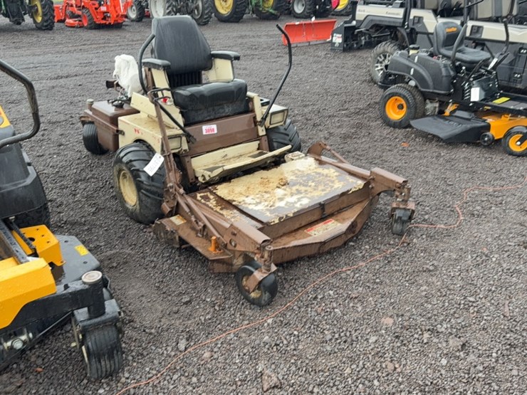 #3098-•-grasshopper-zero-turn-lawn-mower-image-3