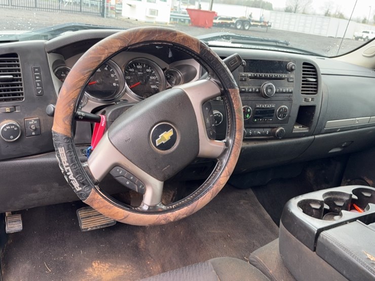 #3018-•-2013-chevy-silverado-pickup-truck-image-19