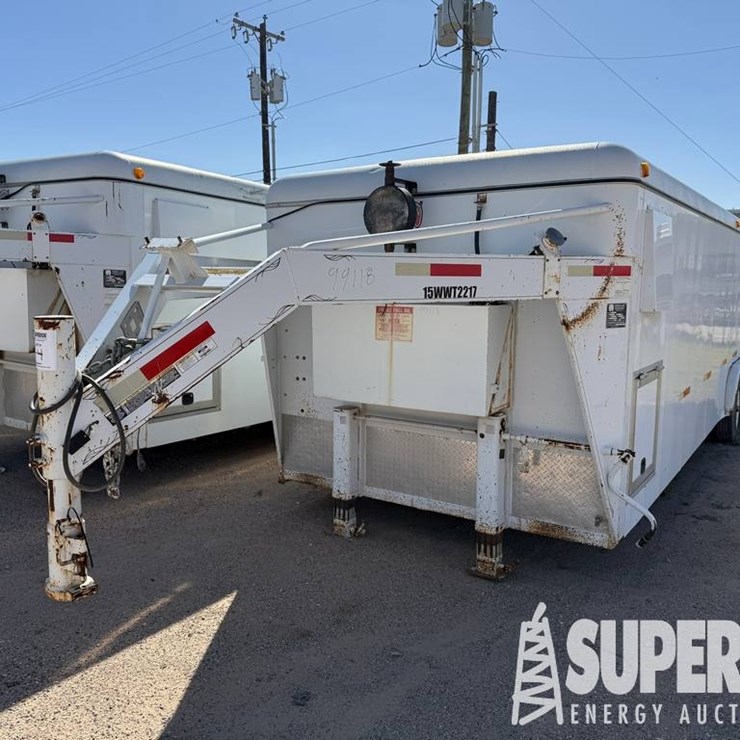 (x) (3-4) 2015 W-W TRAILER MFG 28'L 3-Axle Enclos...