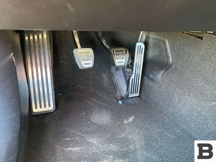 2014-chevrolet-corvette-stingray-coupe-image-15