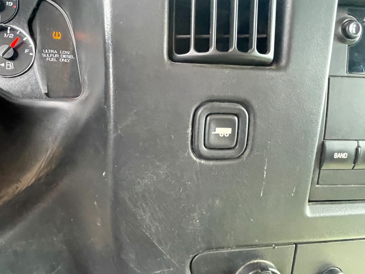 #1064-•-2012-gmc-savana-1-ton-van-(has-wi-title)-image-55