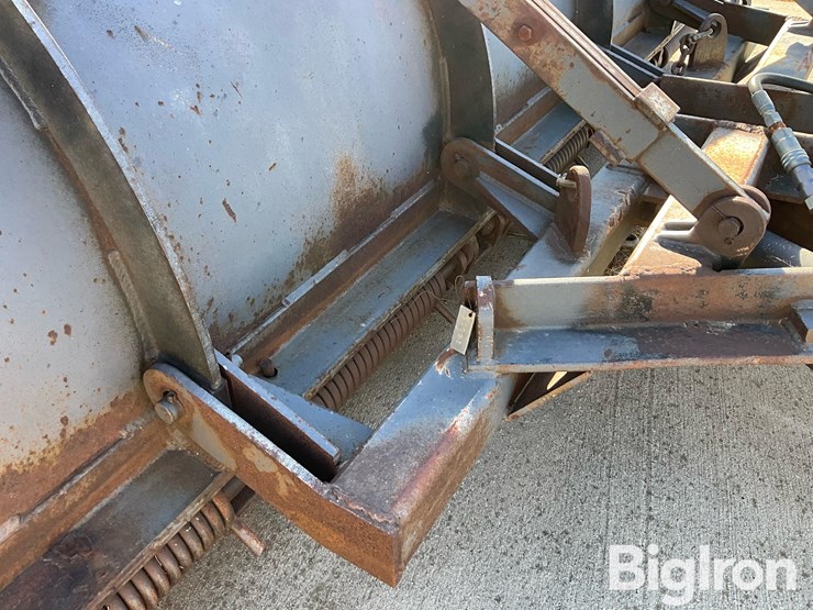 international-7400-image-17