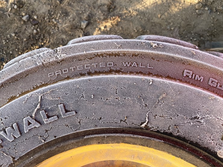 #1443-•-skid-steer-tires-(arcadia,-wi)-image-9