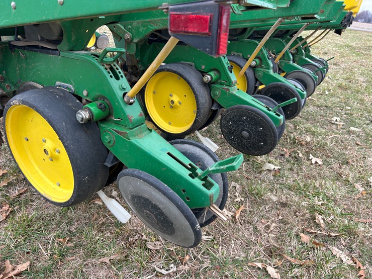john-deere-7200-image-38