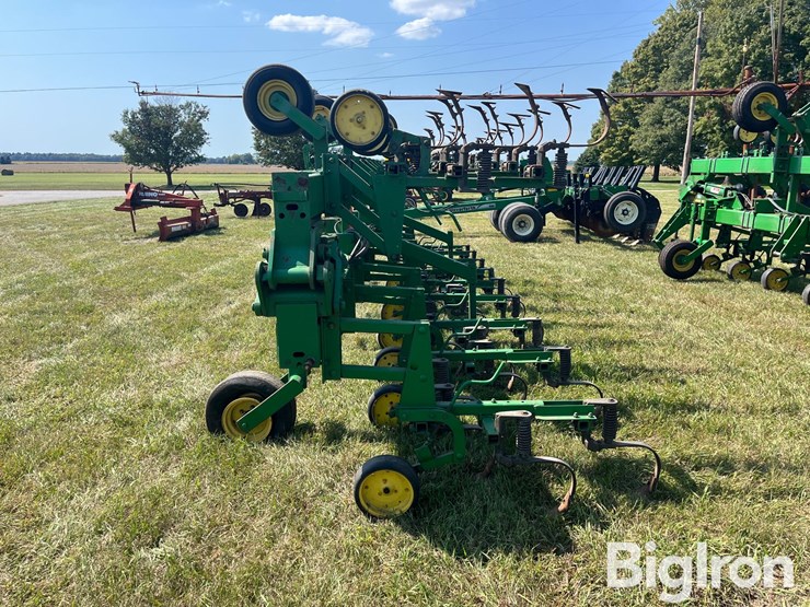 john-deere-845-image-8