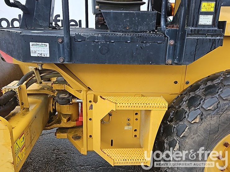 2013-caterpillar-cs44-image-16
