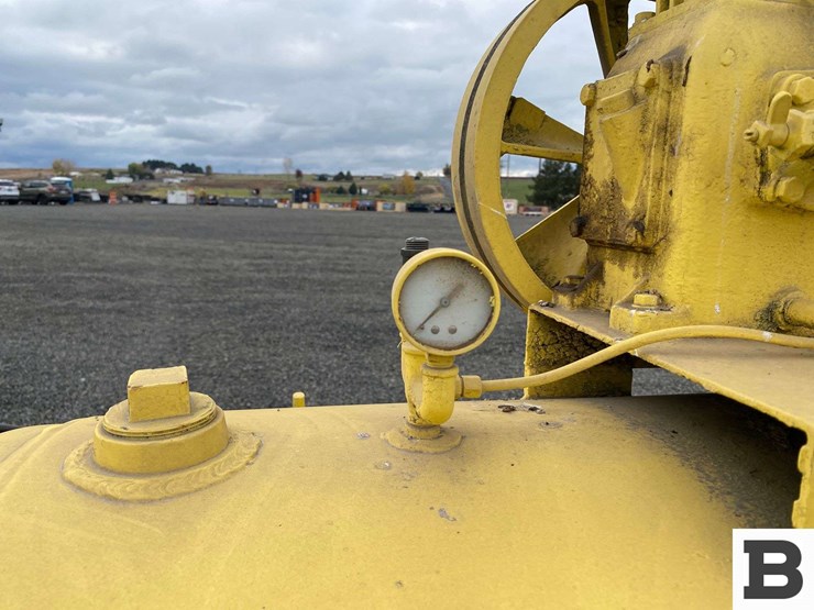 ..-vintage-compressor-trailer-image-11