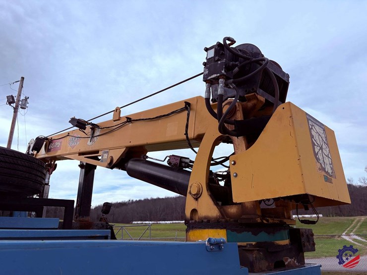 2009-freightliner-m2-106-image-53