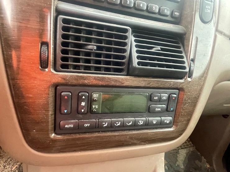 2004-ford-explorer-image-47