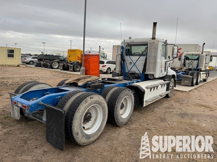 (x)-(2-2)-2018-mack-cxu633t-t/a-truck-tractor-w/-...-image-3