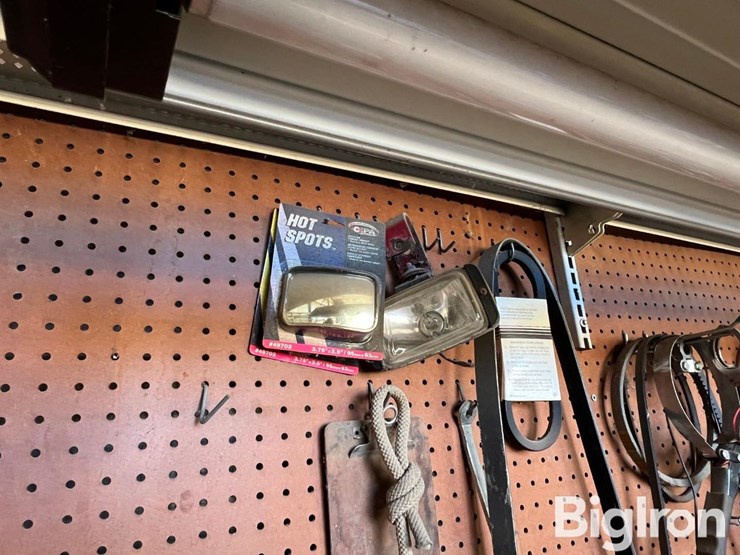 steel-workbench-&-supplies-image-10