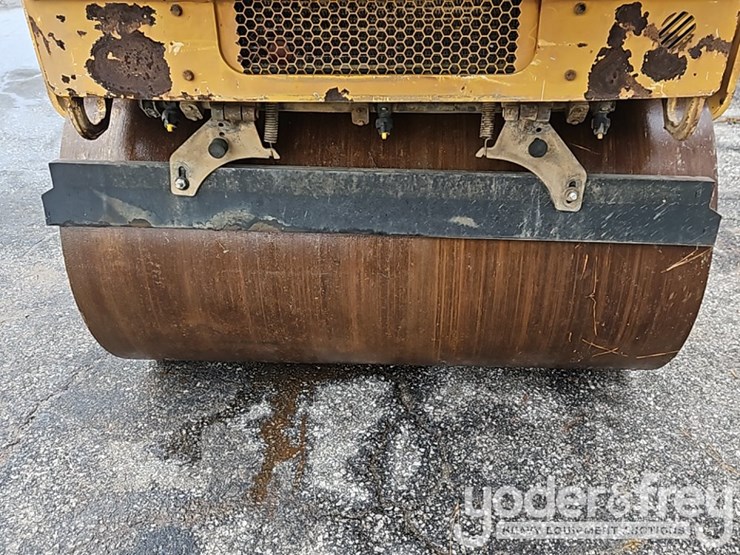 2015-caterpillar-cb24b-image-13