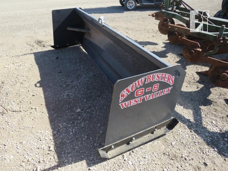 g8-skidloader-snow-push-image-3