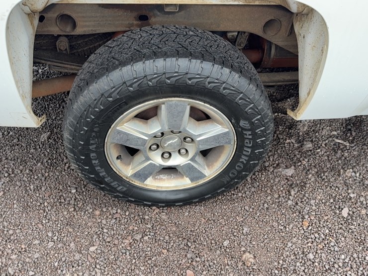 #3018-•-2013-chevy-silverado-pickup-truck-image-6