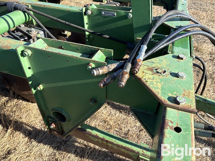 john-deere-230-image-12