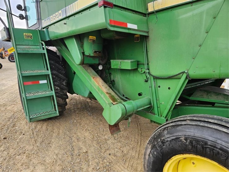john-deere-8820-image-26
