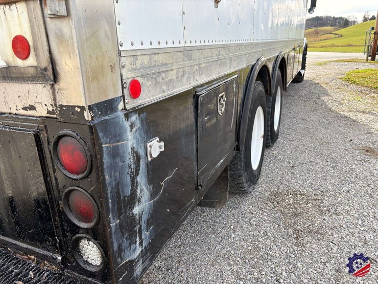 2009-kenworth-t800-image-23