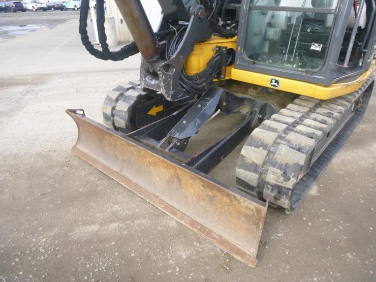 2016-deere-85g-image-21