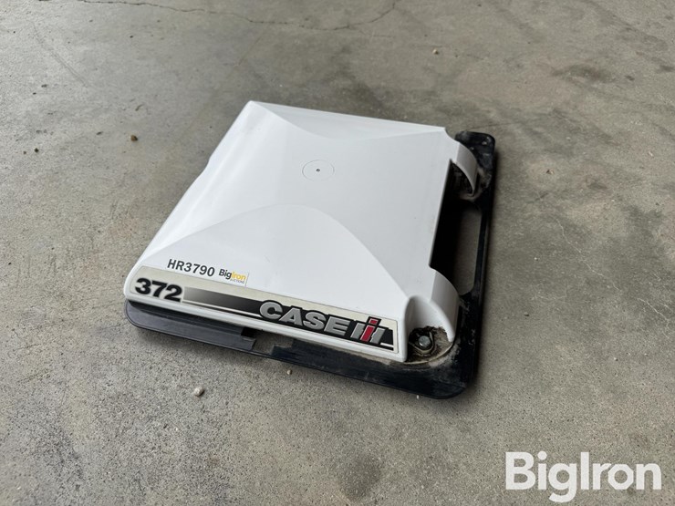 case-ih-372-guidance-receiver-image-9