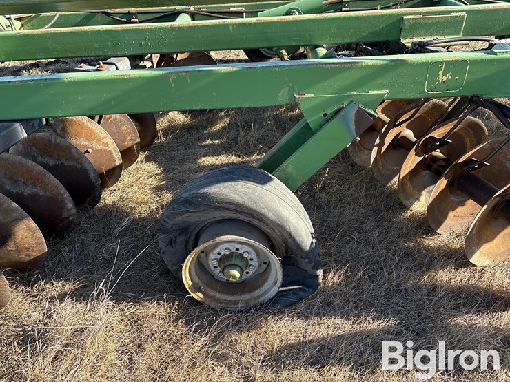 john-deere-230-image-15