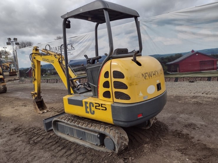 new-holland-ec25-image-46