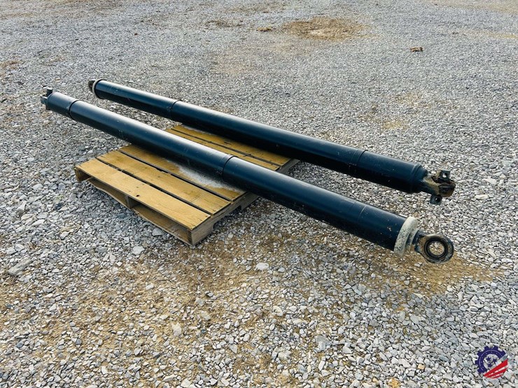 caterpillar-745-image-31