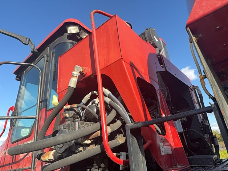 case-ih-3185-patriot-sprayer-image-79