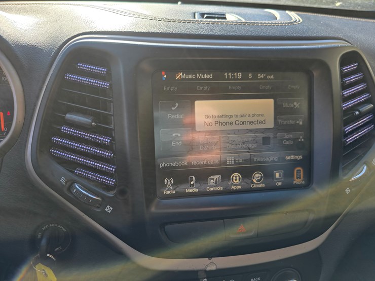 2016-jeep-cherokee-image-59