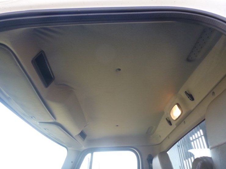 freightliner-m2-106-image-17