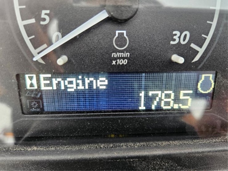 #3081-•-john-deere-4052-4x4-tractor/-400e-loader-image-35