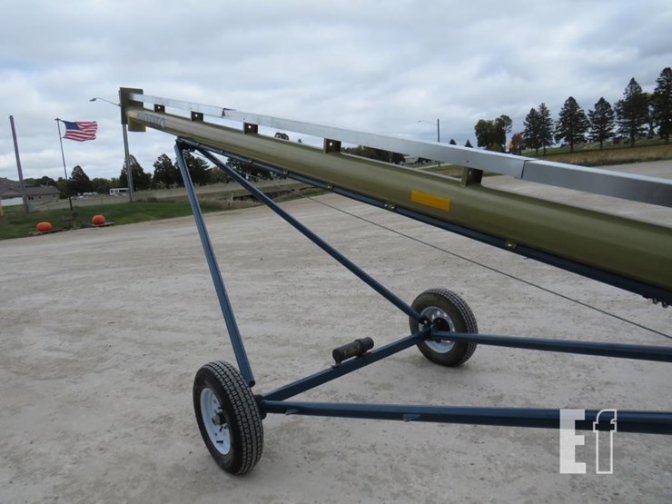 harvest-international-t832-image-1