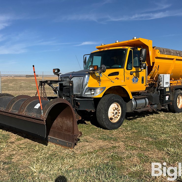 2003 INTERNATIONAL 7400