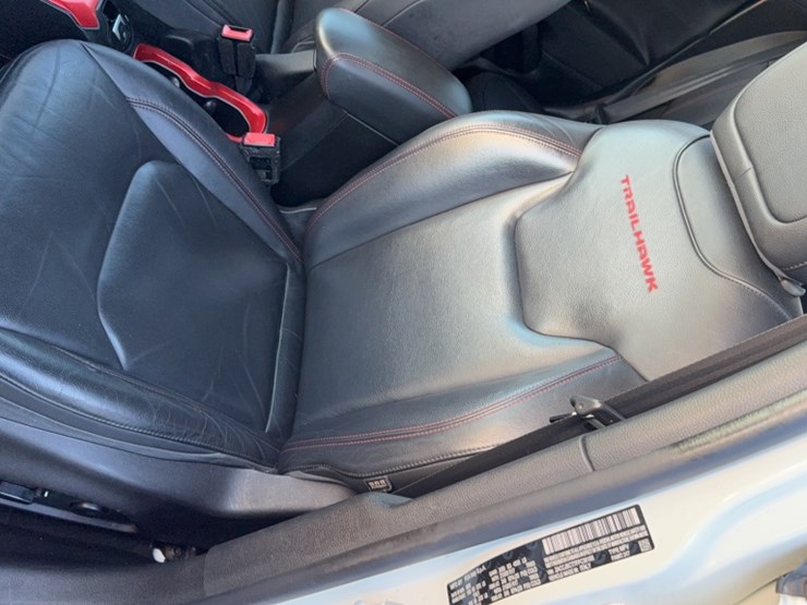 2016-jeep-renegade-image-16