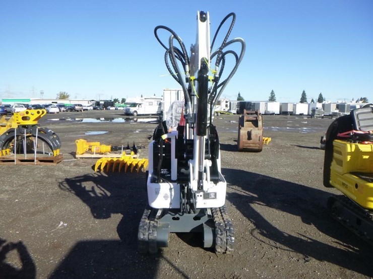 blt-319-hydraulic-excavator-image-5