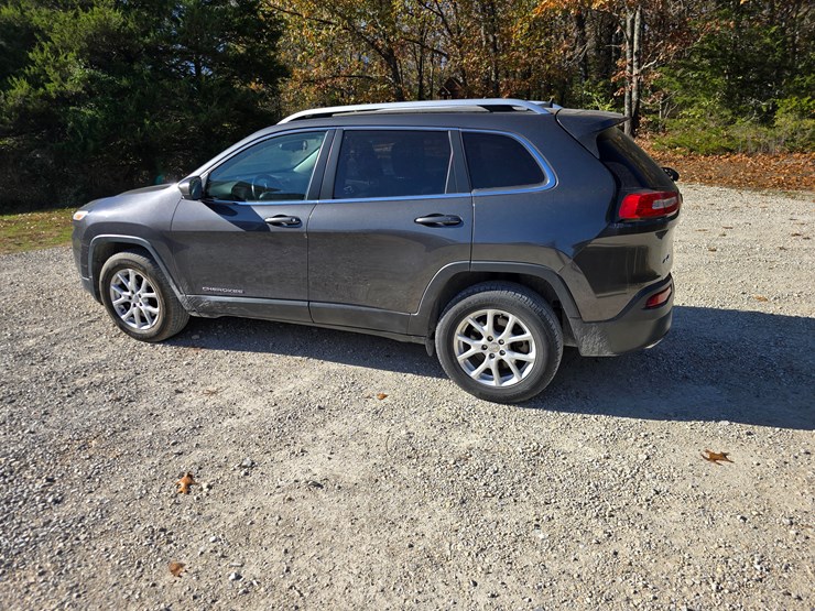 2016-jeep-cherokee-image-10
