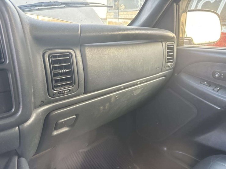 2002-chevrolet-silverado-2500hd-image-22