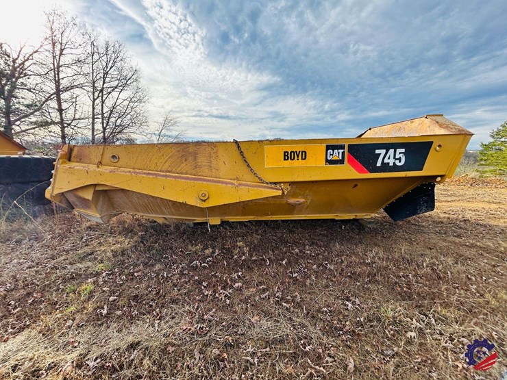 caterpillar-745-image-7