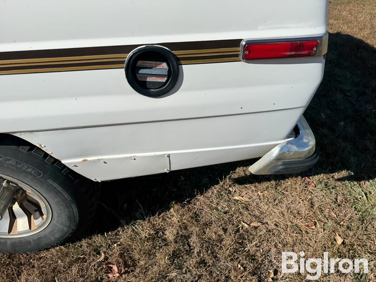 1985-jeep-grand-wagoneer-4x4-suv-image-17