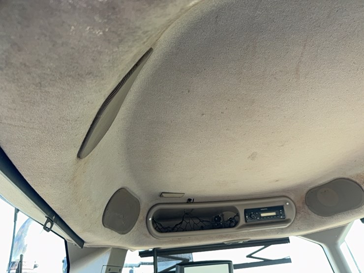 case-ih-magnum-335-image-59