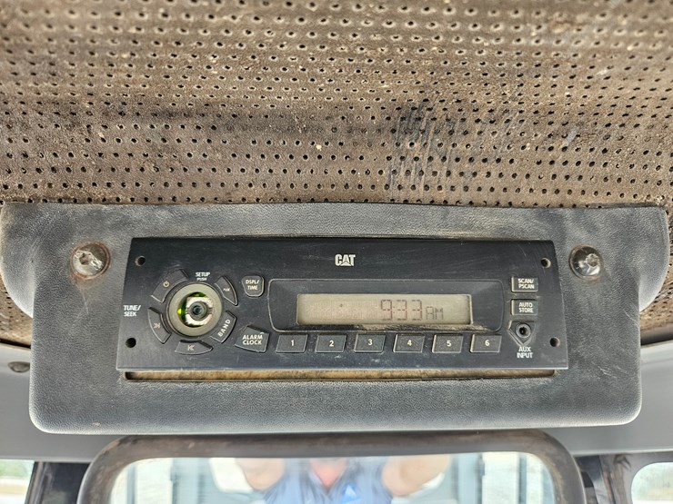 2002-caterpillar-d5g-xl-image-33