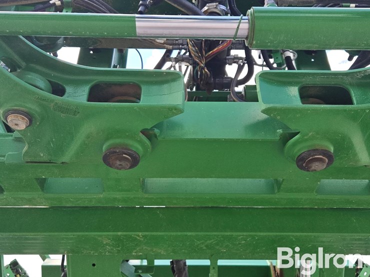 2023-john-deere-410r-image-10