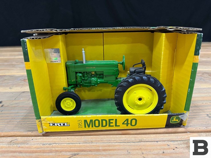 ertl-die-cast-replica-1953-john-deere-model-40-tractor-1:16-scale-image-2