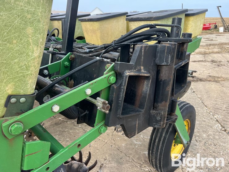 john-deere-7000-image-17