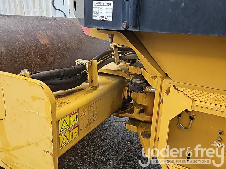 2013-caterpillar-cs44-image-15